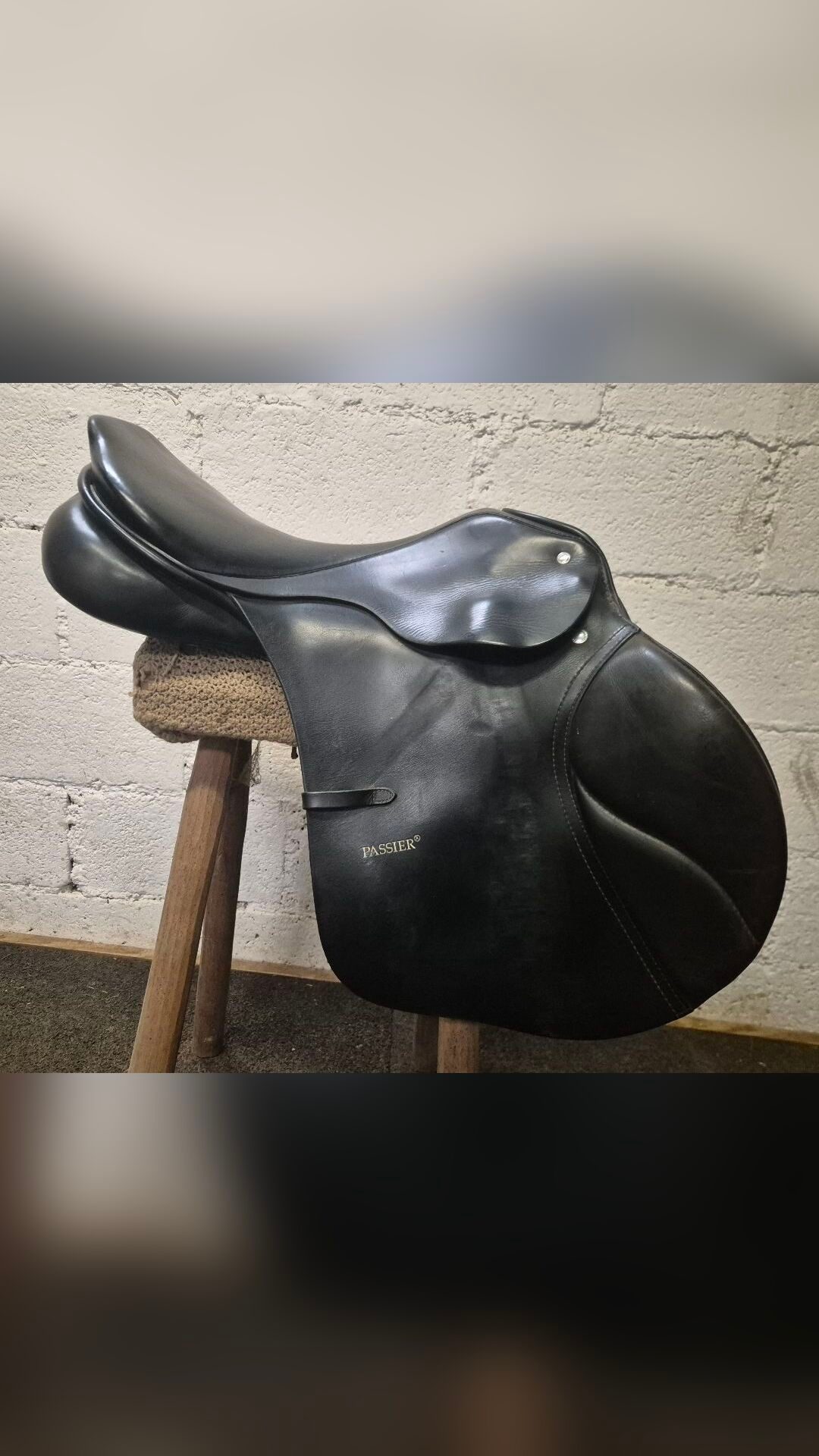 Selle en cuir noir de chez Marcus Henning, média 8