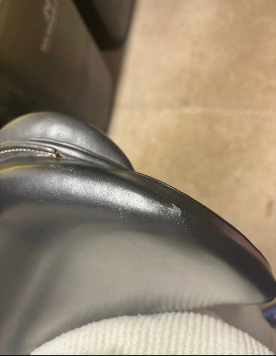 Selle noire, média 10