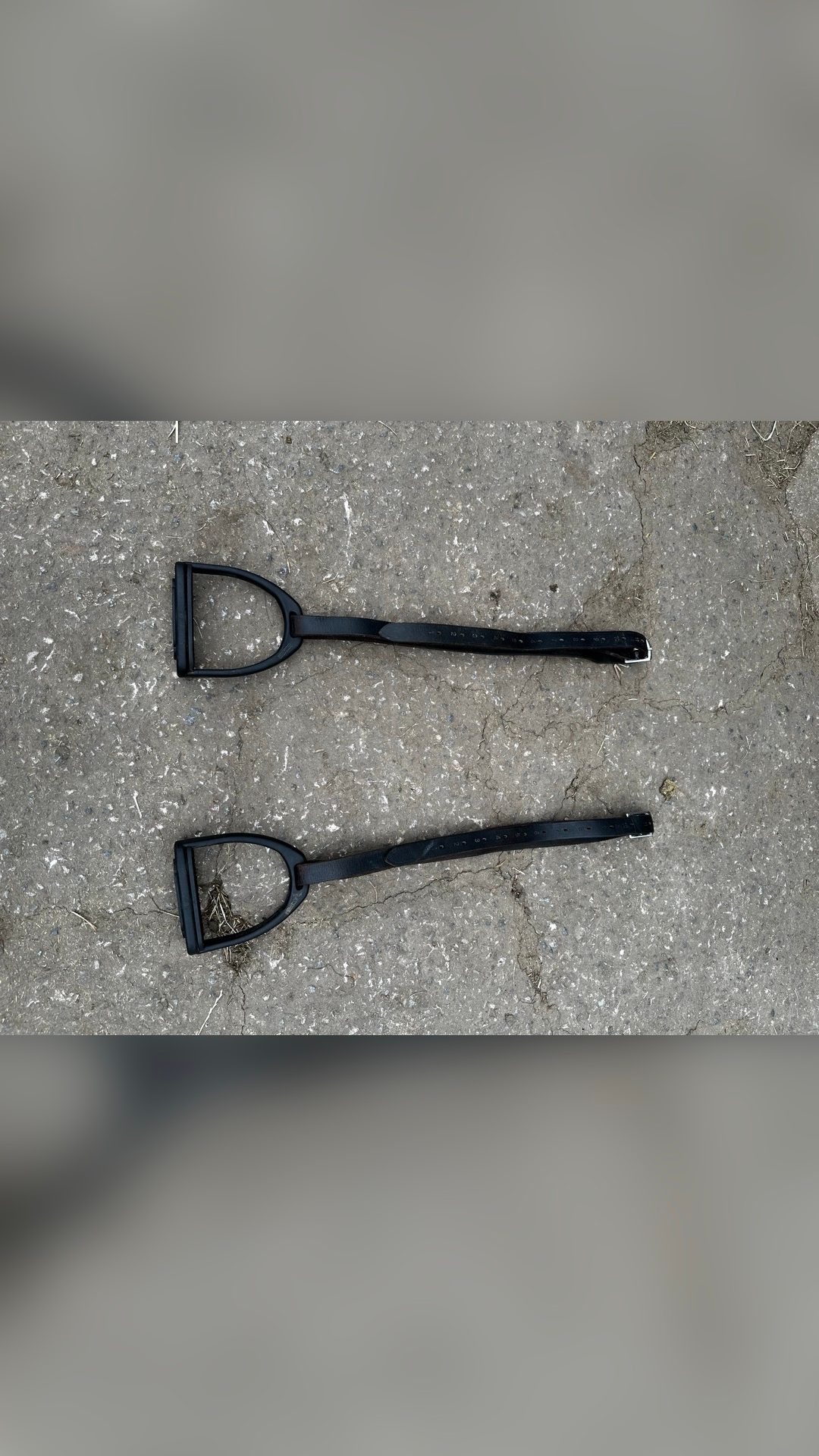 Selle tout équipée (sangle/étrier/étrivière/couvre selle), média 9