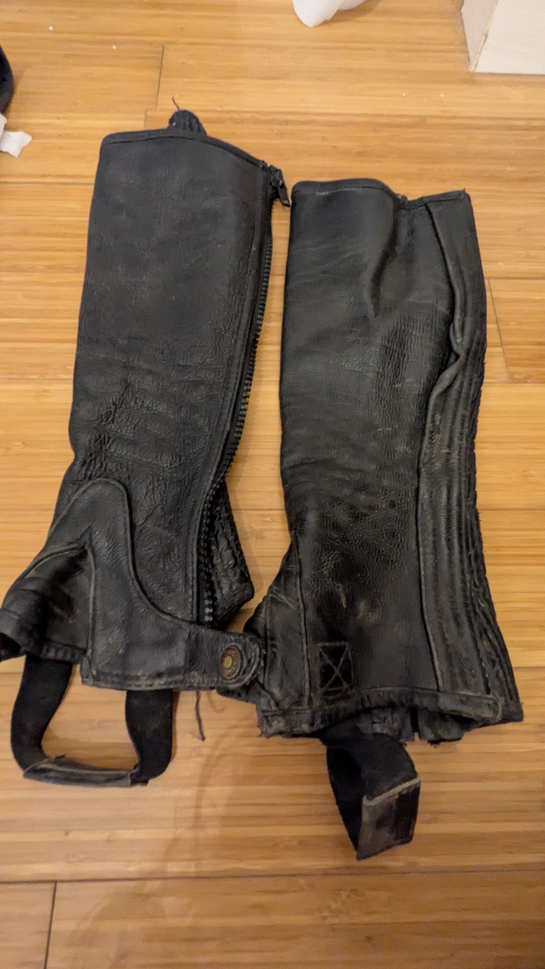 Chaps en cuir noir, média 4