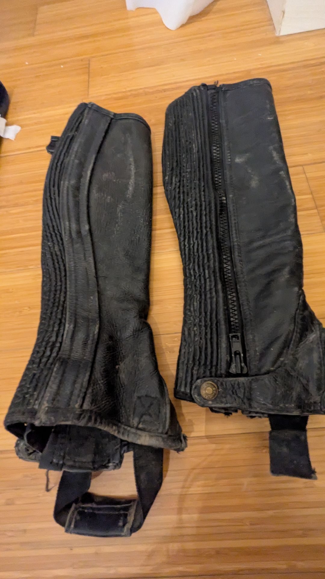 Chaps en cuir noir, média 5
