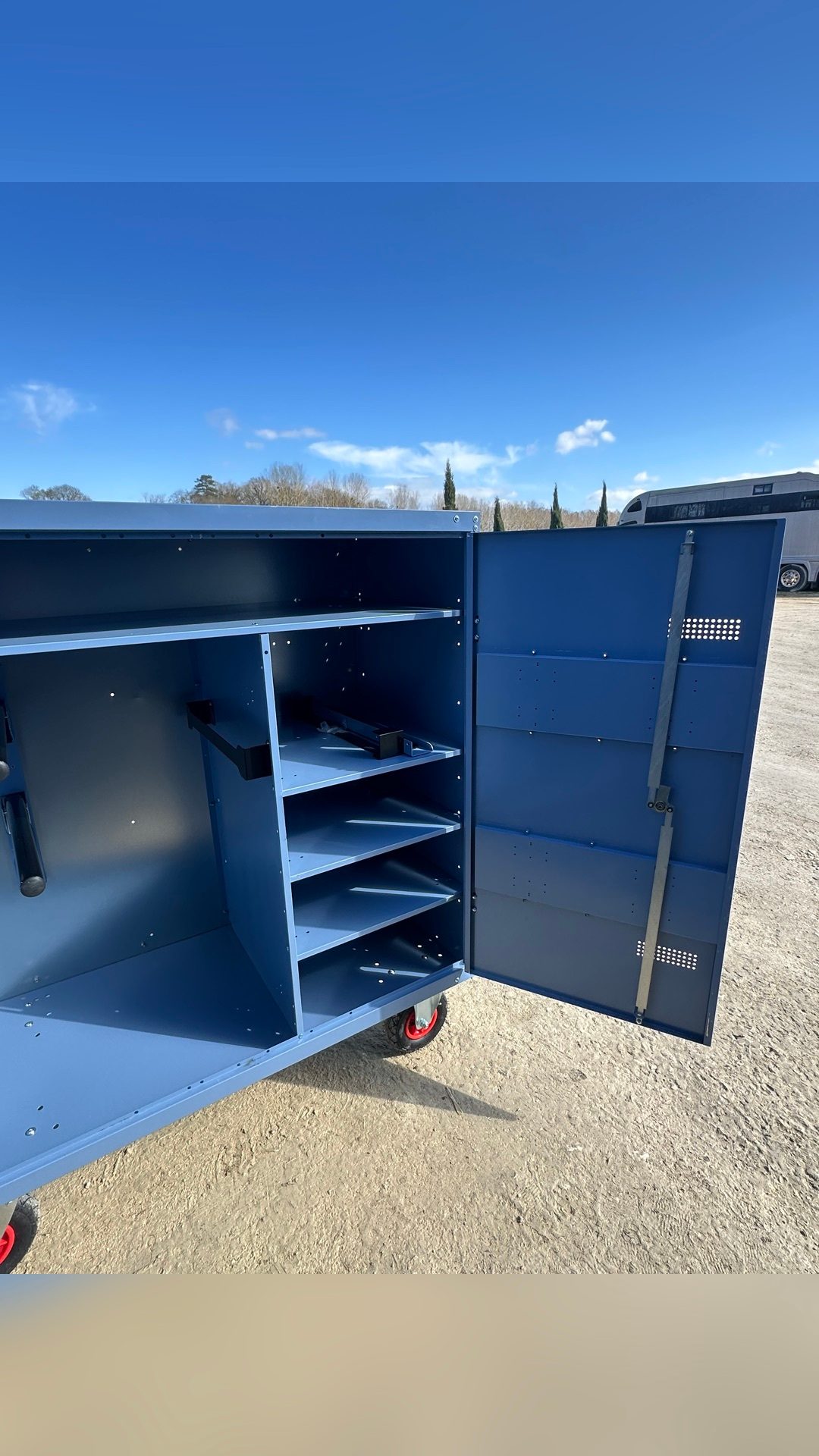 Malle de concours neuve à vendre - Kleider Concept Bleu pigeon, média 2
