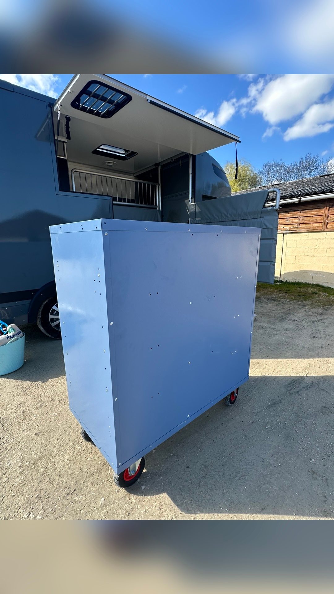 Malle de concours neuve à vendre - Kleider Concept Bleu pigeon, média 7