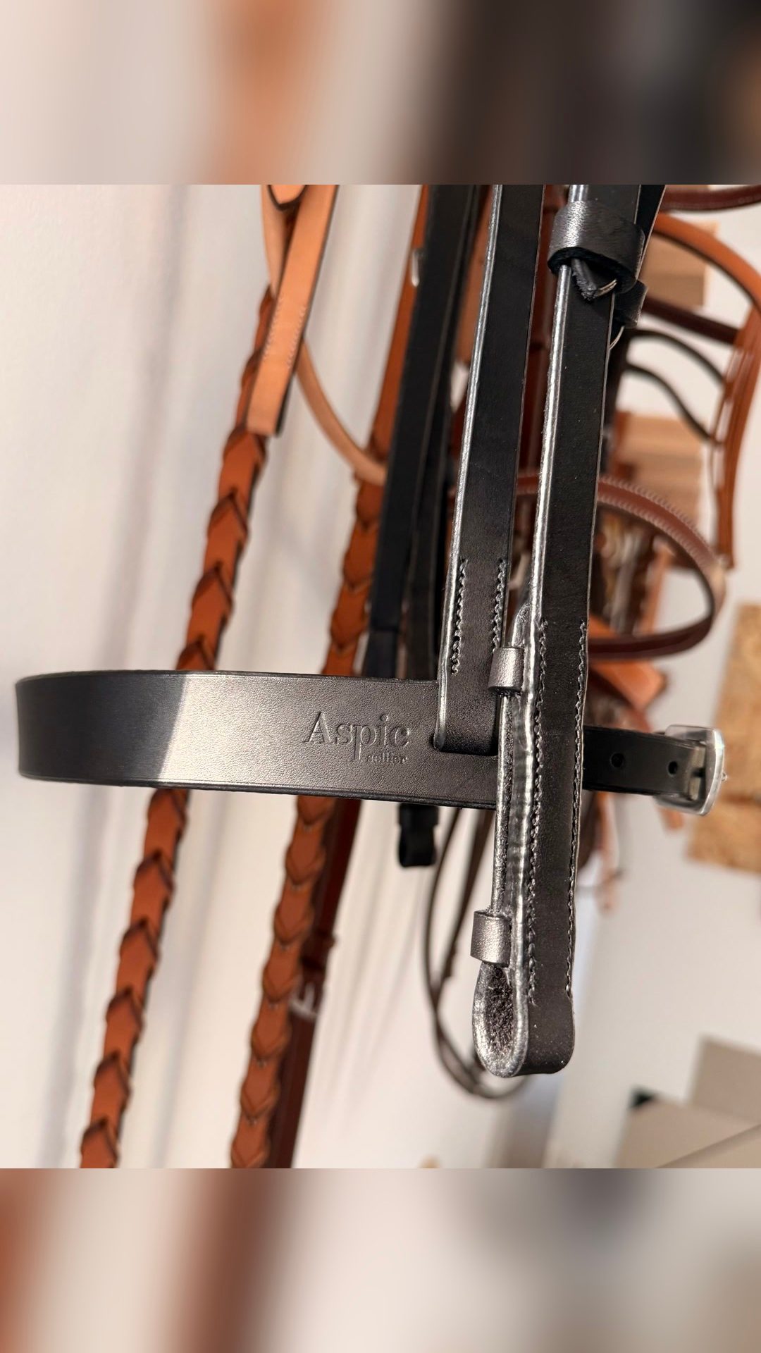 Artisan sellier - articles sur-mesure intemporels, média 6
