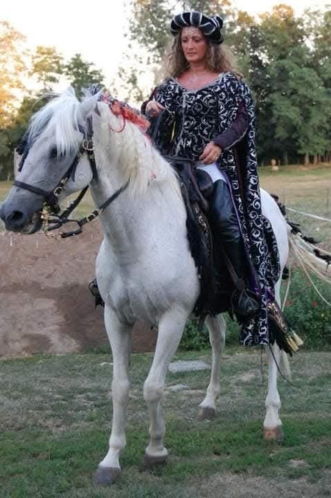 Location costume cavalière, média 3