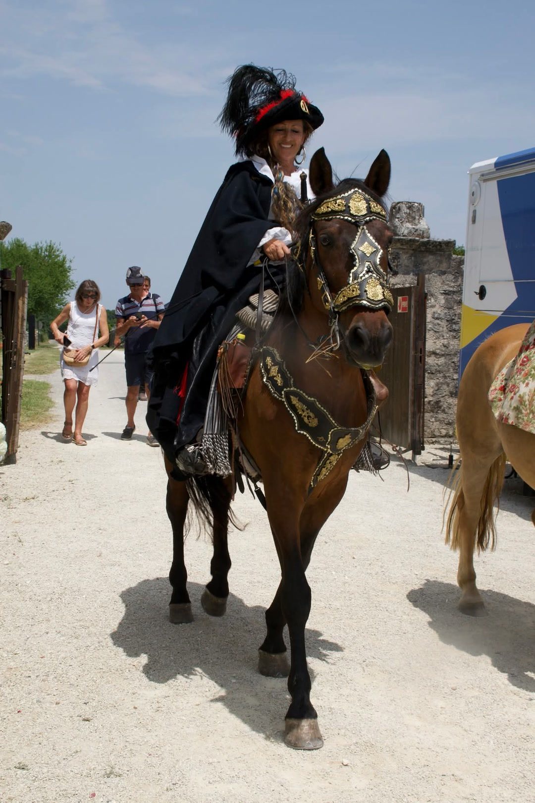 Location costume cavalière, média 5