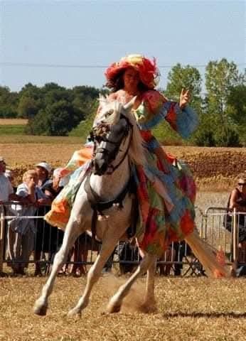 Location costume cavalière, média 2