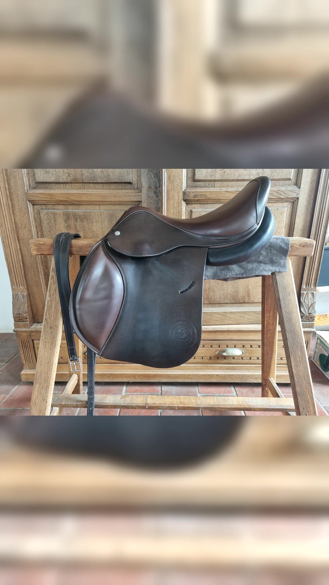Selle forestier arcade fermé 16 pouces, média 2
