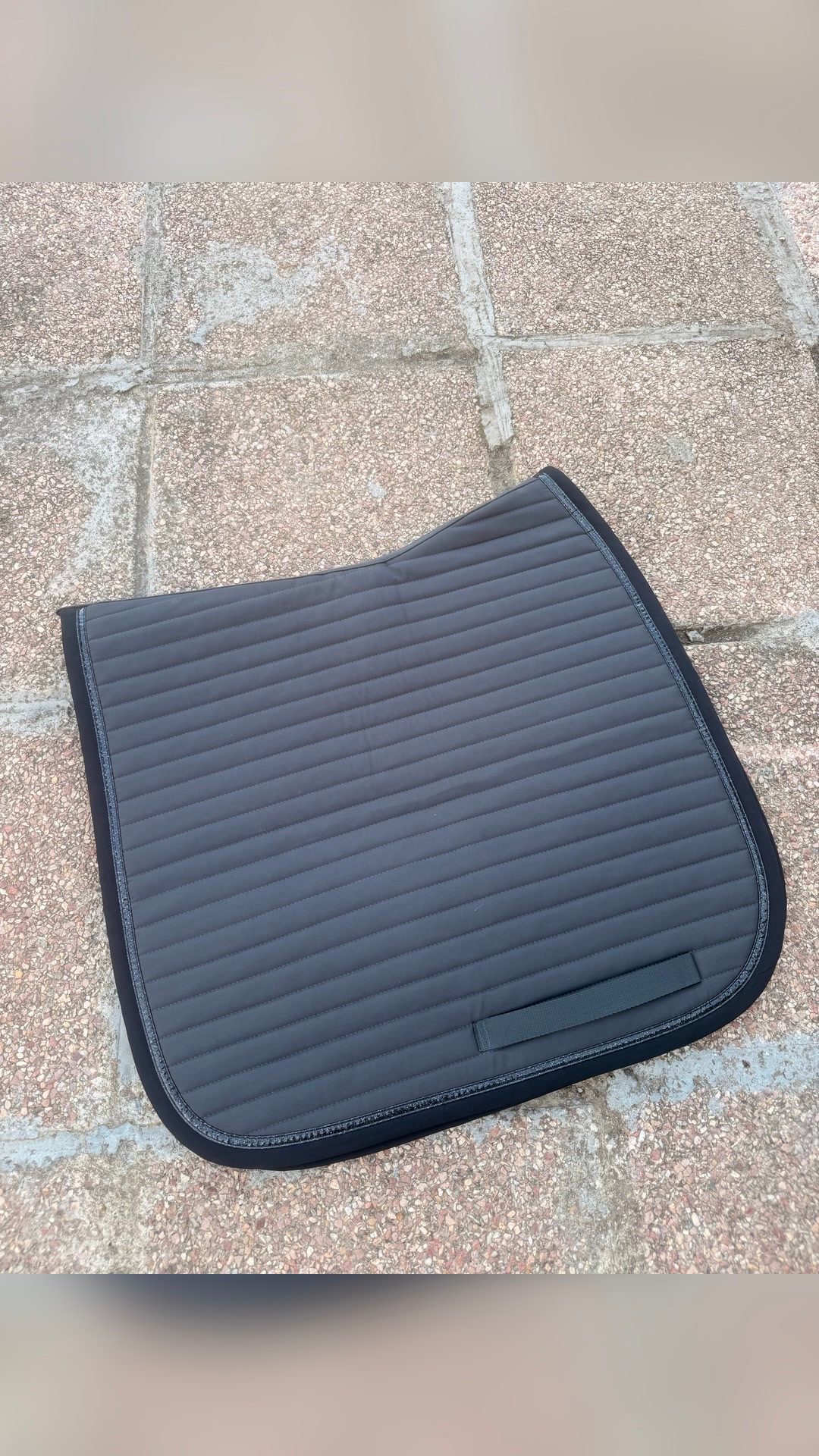Tapis Harcour Karembar gris/ liseré pailleté, média 7