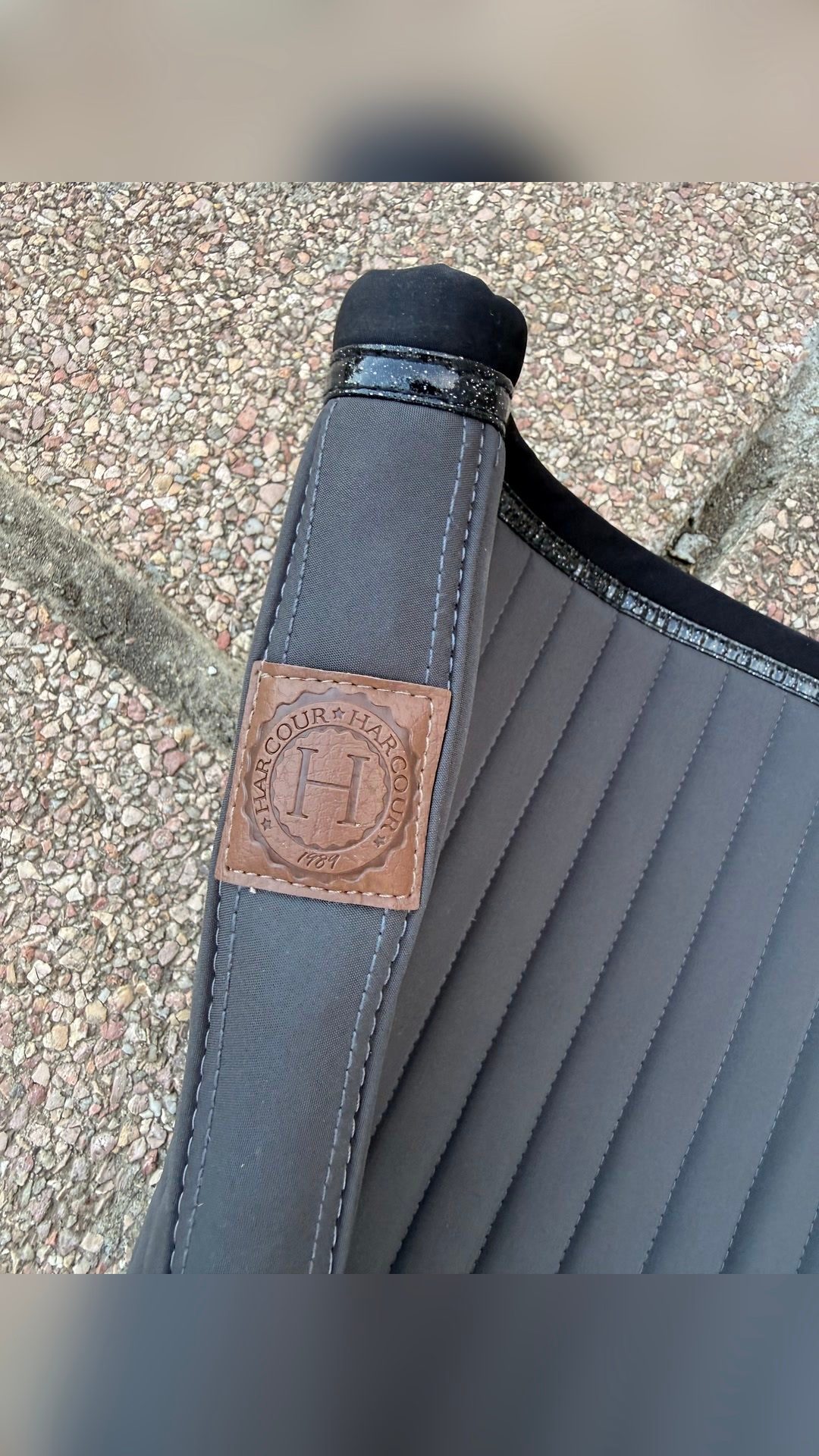 Tapis Harcour Karembar gris/ liseré pailleté, média 8