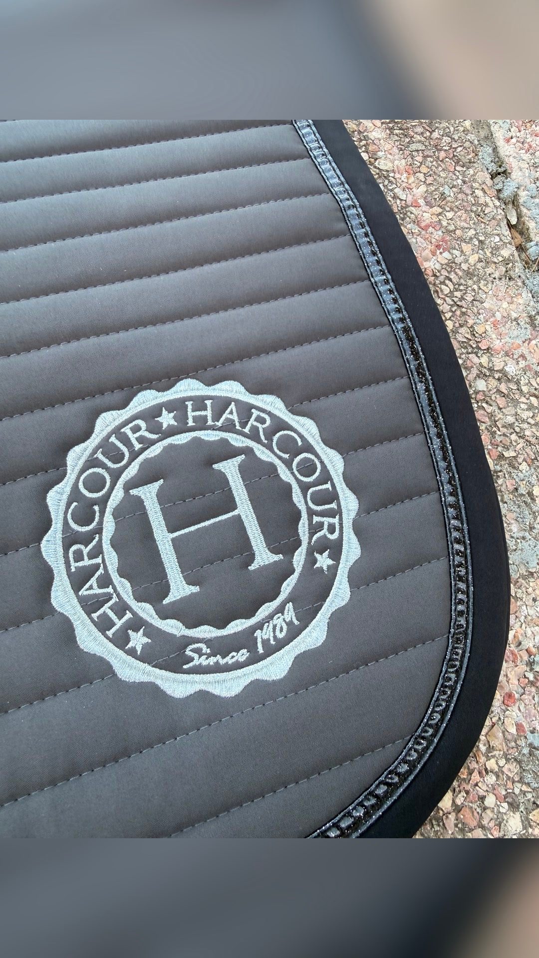 Tapis Harcour Karembar gris/ liseré pailleté, média 2