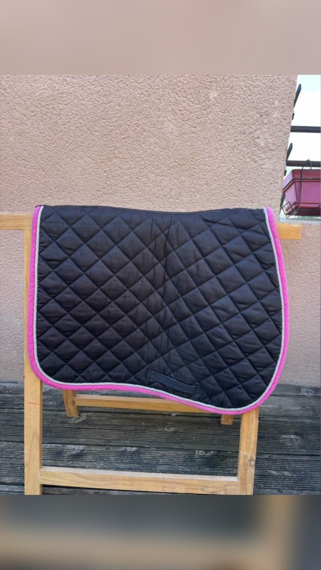 Tapis de selle noir, média 3
