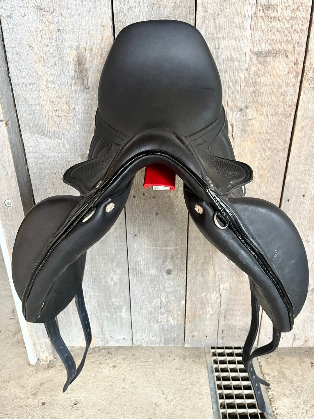 Selle de dressage 17 pouces, média 3