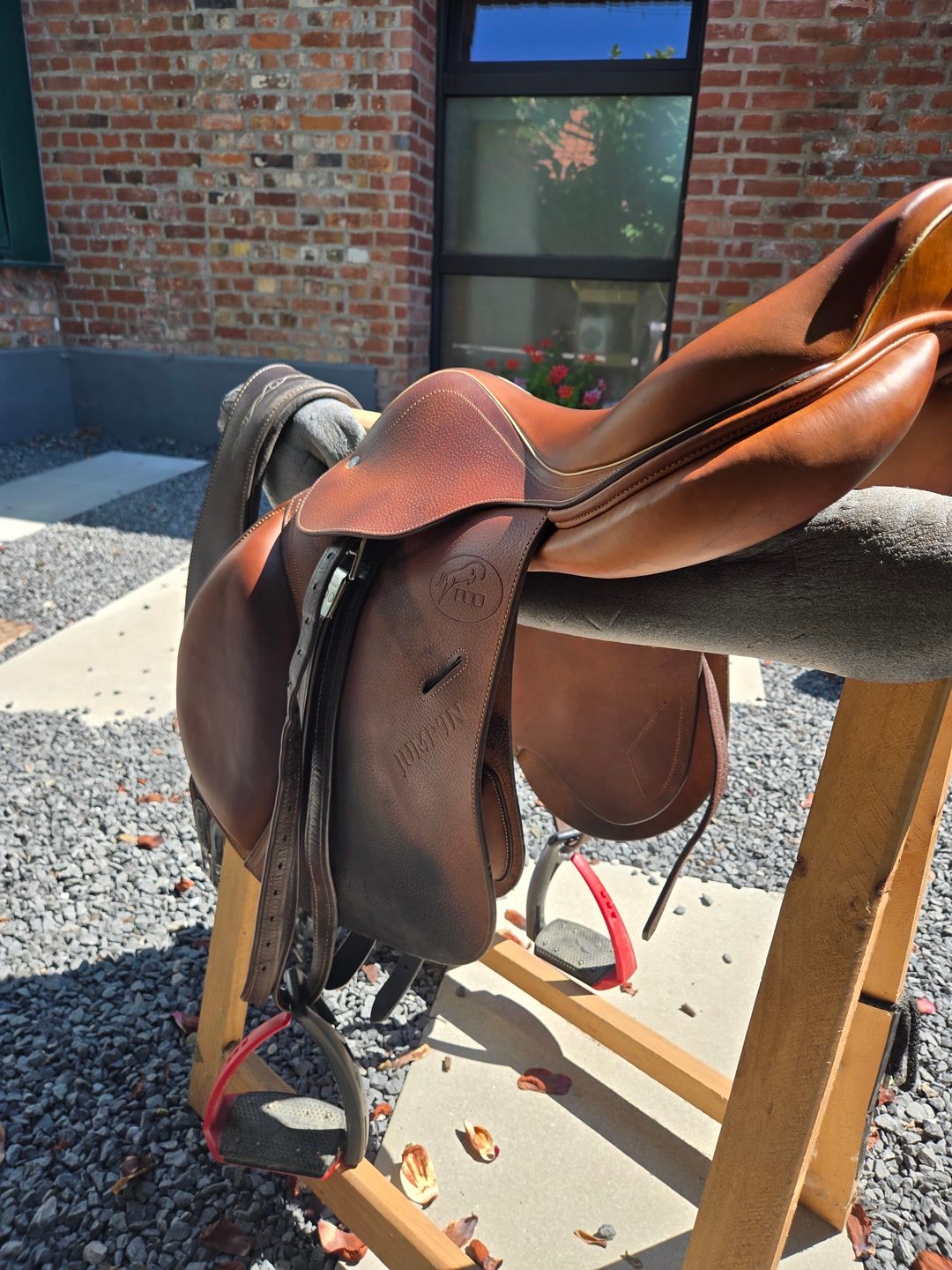 🐴 SELLE OBSTACLE JUMPIN + ÉTRIERS FREEJUMP, média 2
