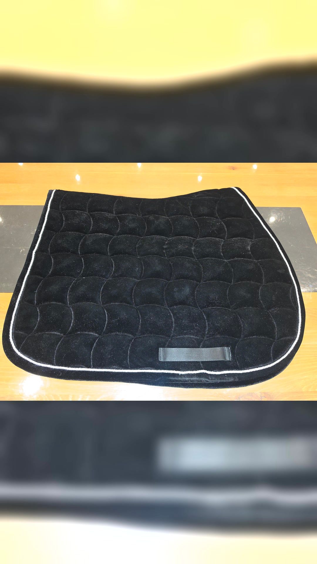 Tapis de selle Harcour en velours noir très bon état, média 2