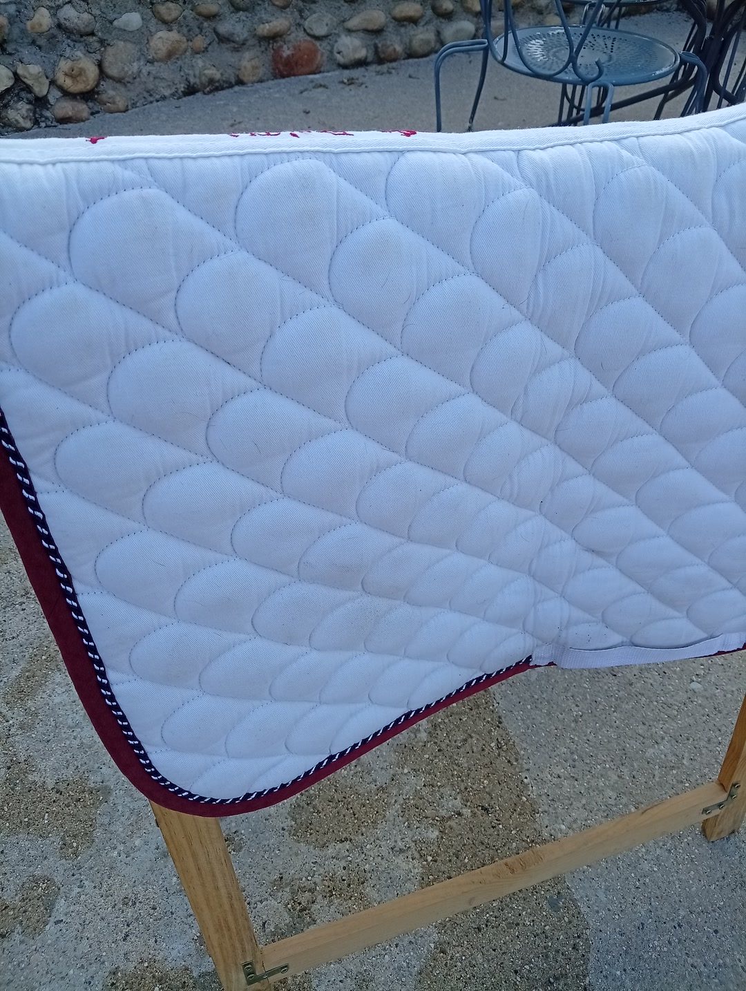 Tapis de selle blanc et Equitheme cheval, média 2