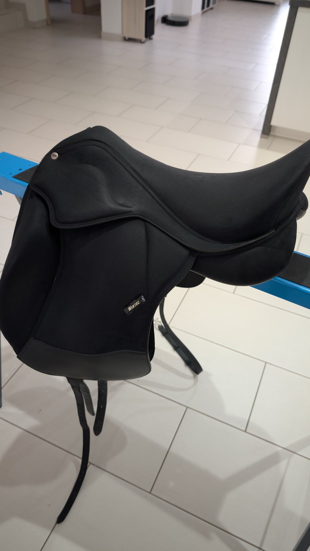 Wintec Pro Dressage CAIR Noir avec Contourbloc taille 17.5, média 2
