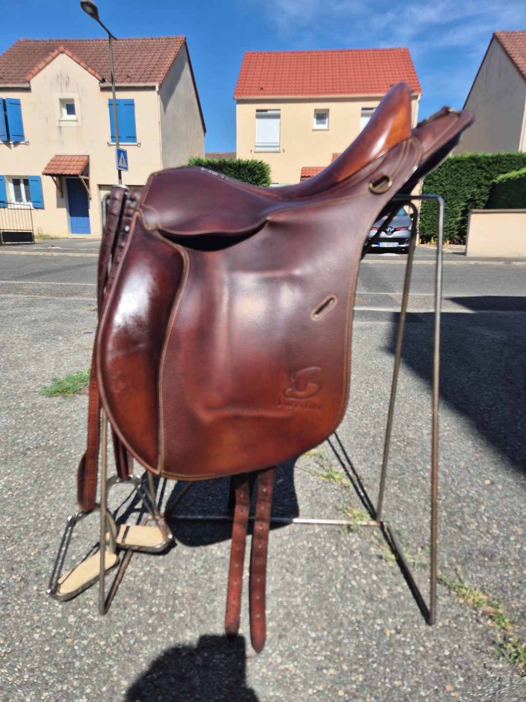 Selle Forestier randonnée / trek 17" – Bon état – Étrivières + sangles, média 2