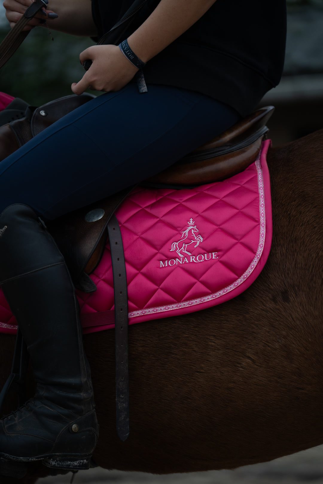 Tapis de selle coupe CSO - framboise, média 2