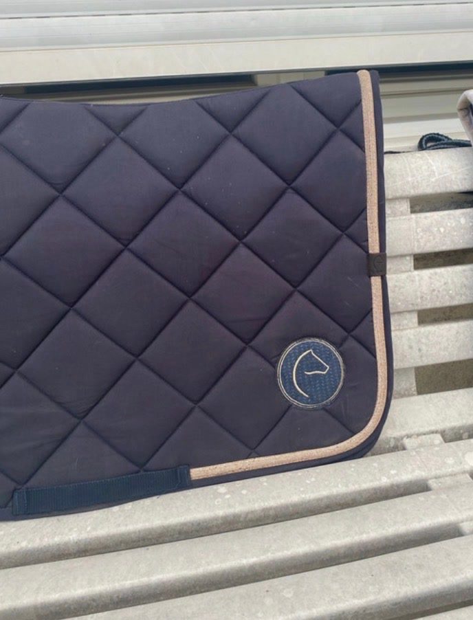 Tapis de selle équitheme bleu nuit à strass rose, média 2