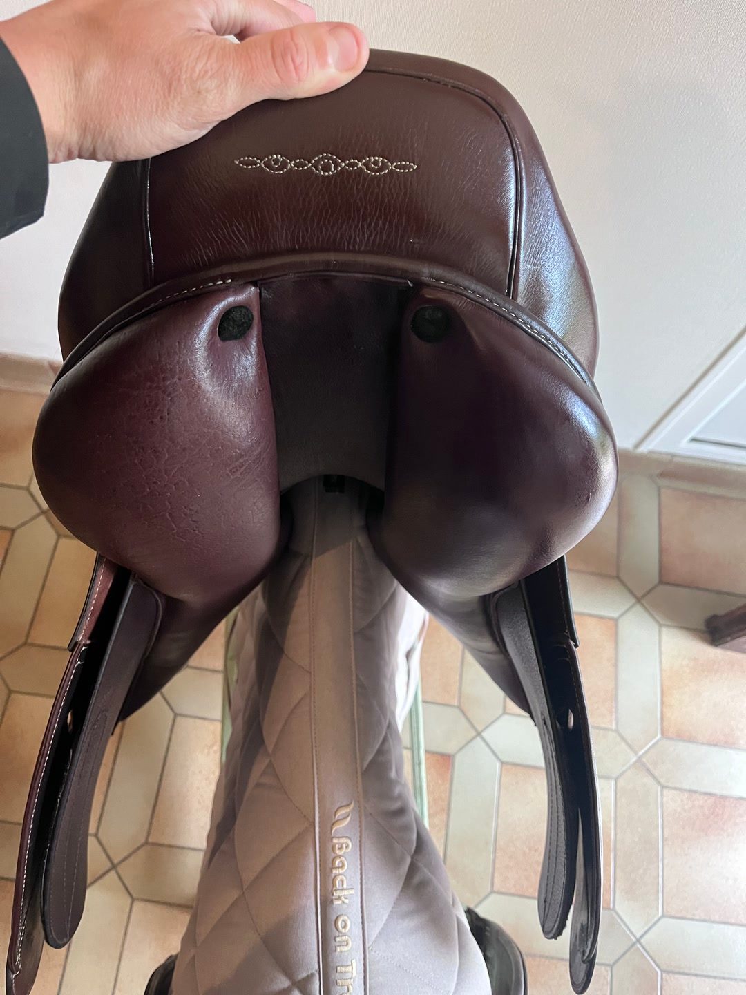 SELLE FOUGANZA 500 CUIR 17,5 - ÉTAT comme NEUF, média 5