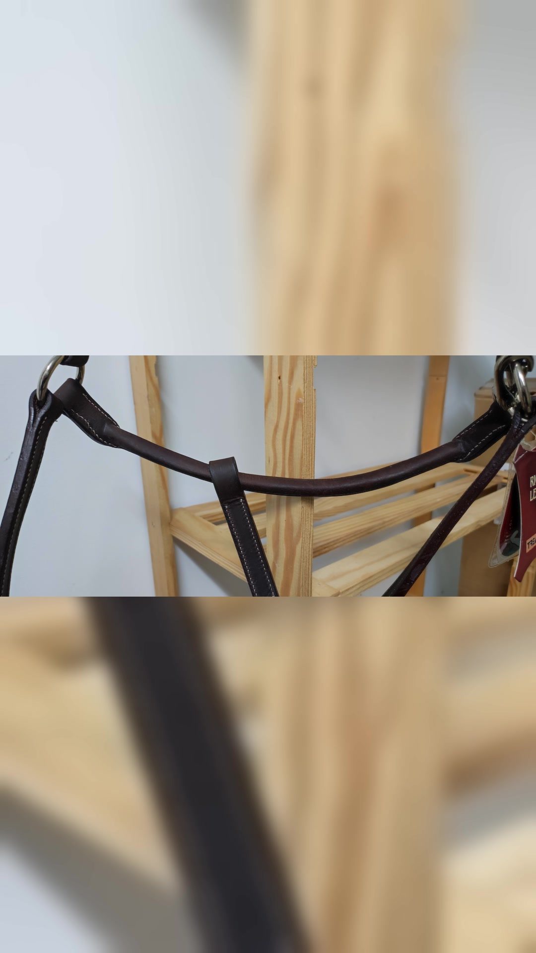 Licol cuir marron cheval jamais servi, média 6
