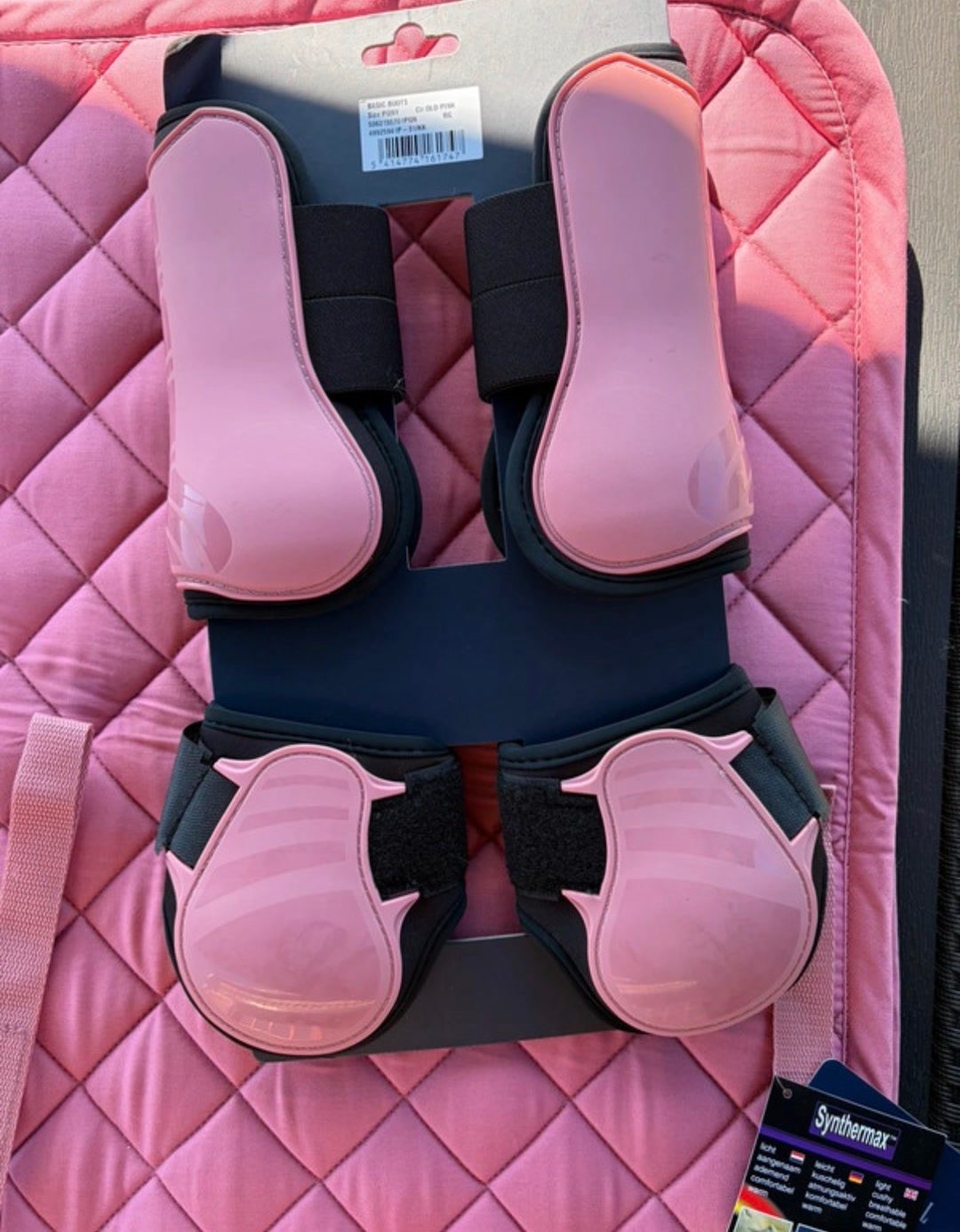 Tapis de Selle et Guêtres Rose, média 3