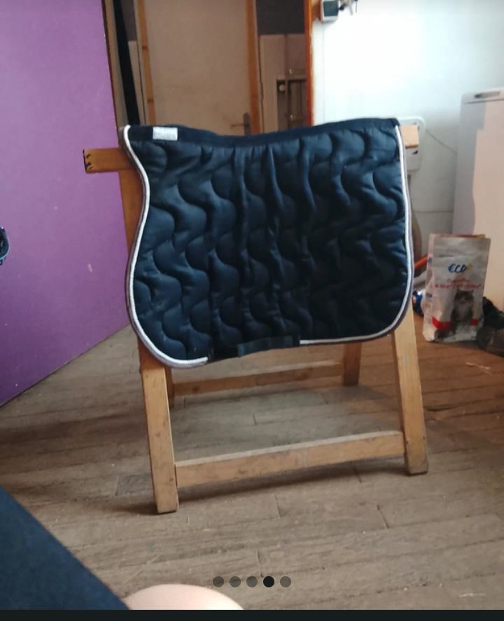 Ensemble tapis et bonnet noir, média 4