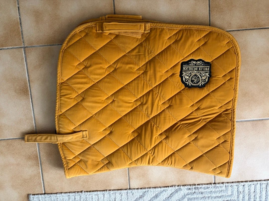 Tapis de selle en très bon état, média 2