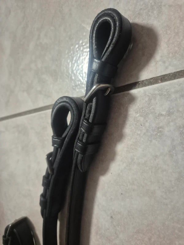 Rênes noires "fouganza" taille full neuves avec défaut, média 2
