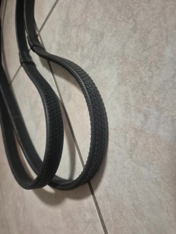 Rênes noires "fouganza" taille full neuves avec défaut, média 6