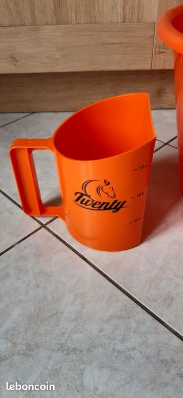 Seau + doseuse à granulés "twenty" orange état neuf, média 2