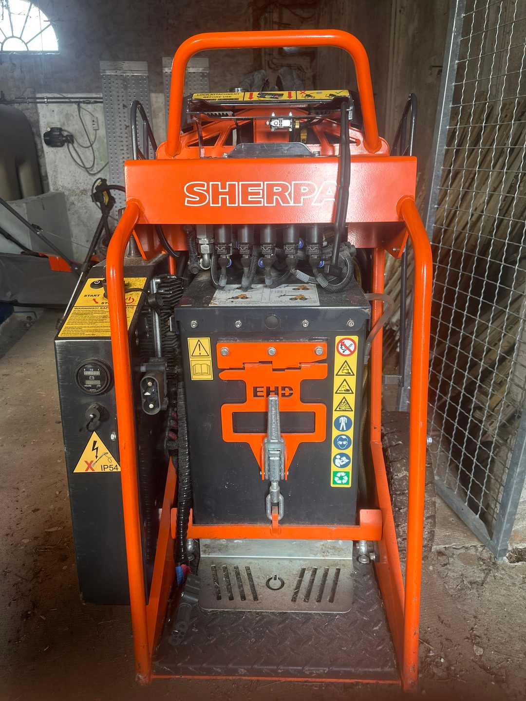 Chargeuse electrocommandee idéale boxe godet rallonge, média 3