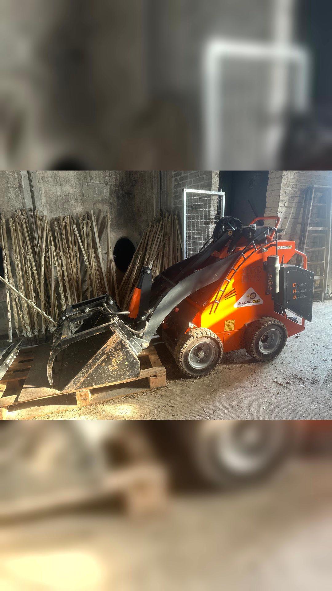Chargeuse electrocommandee idéale boxe godet rallonge, média 2