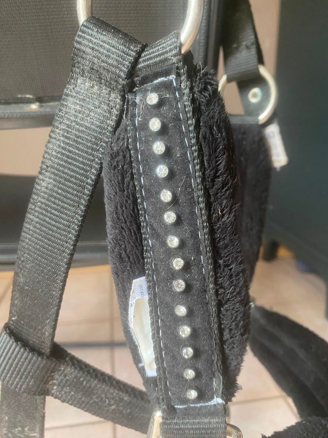 Licol noir à strass et moumoute, média 6