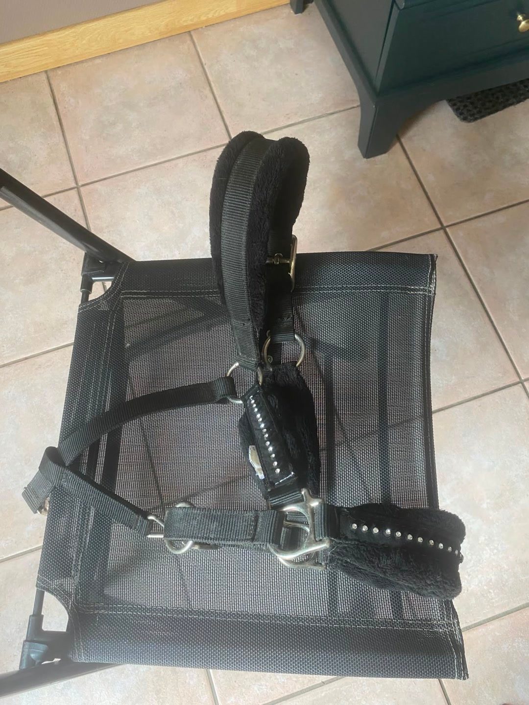 Licol noir à strass et moumoute, média 4