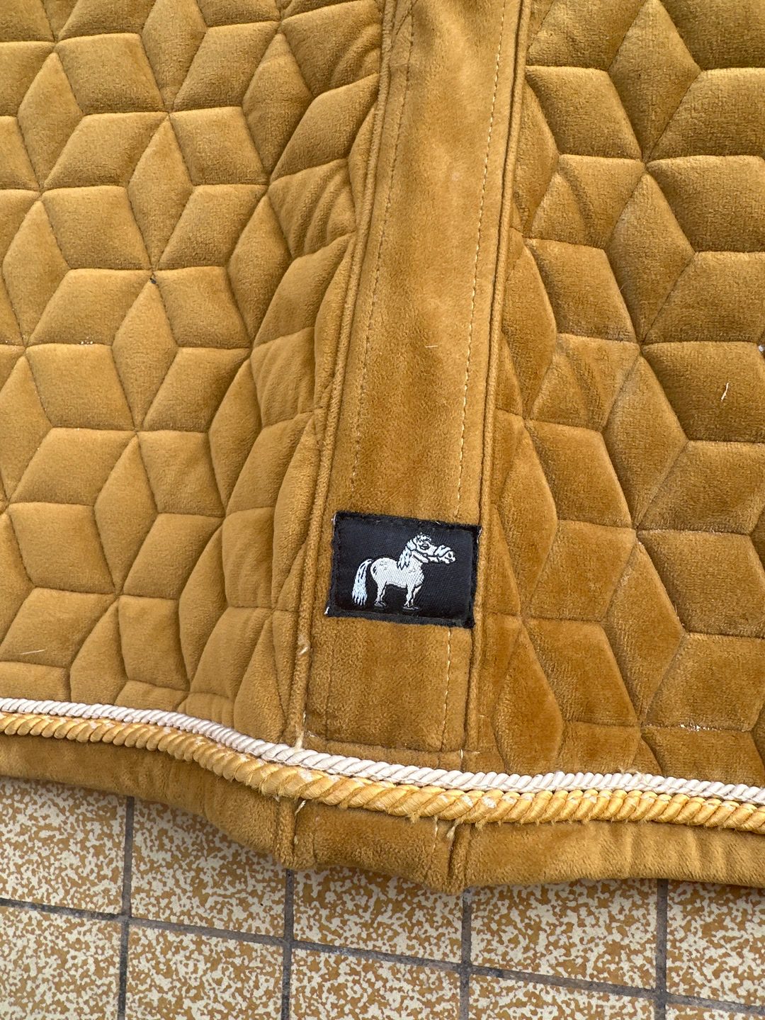 Magnifique tapis pour Poney, Kentucky, couleur moutarde, média 3