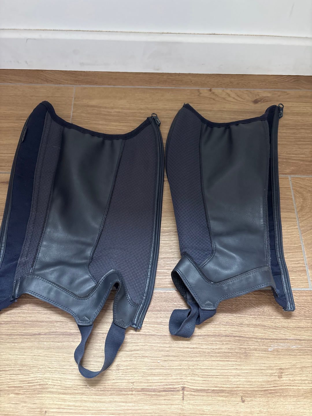 Boots  + chaps, média 6