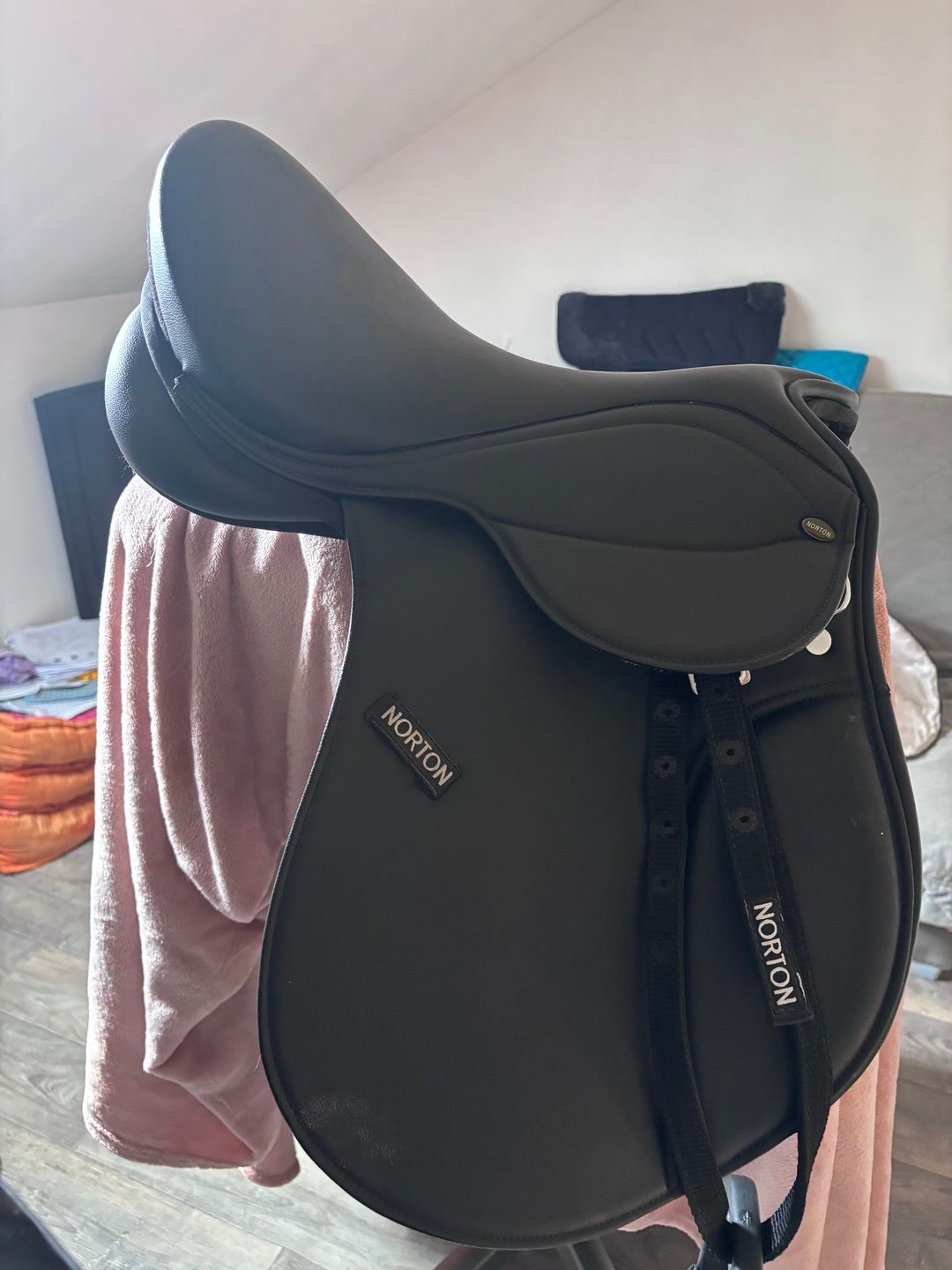 Selle Norton 15 pouces, média 3