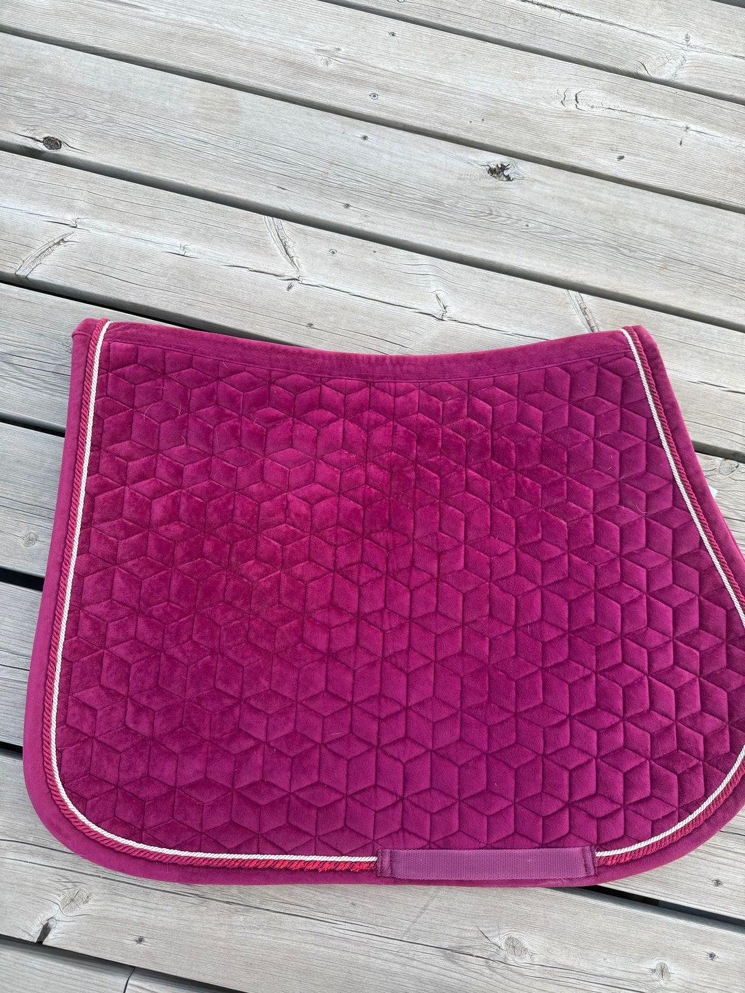 Tapis Kentucky fuschia, média 2