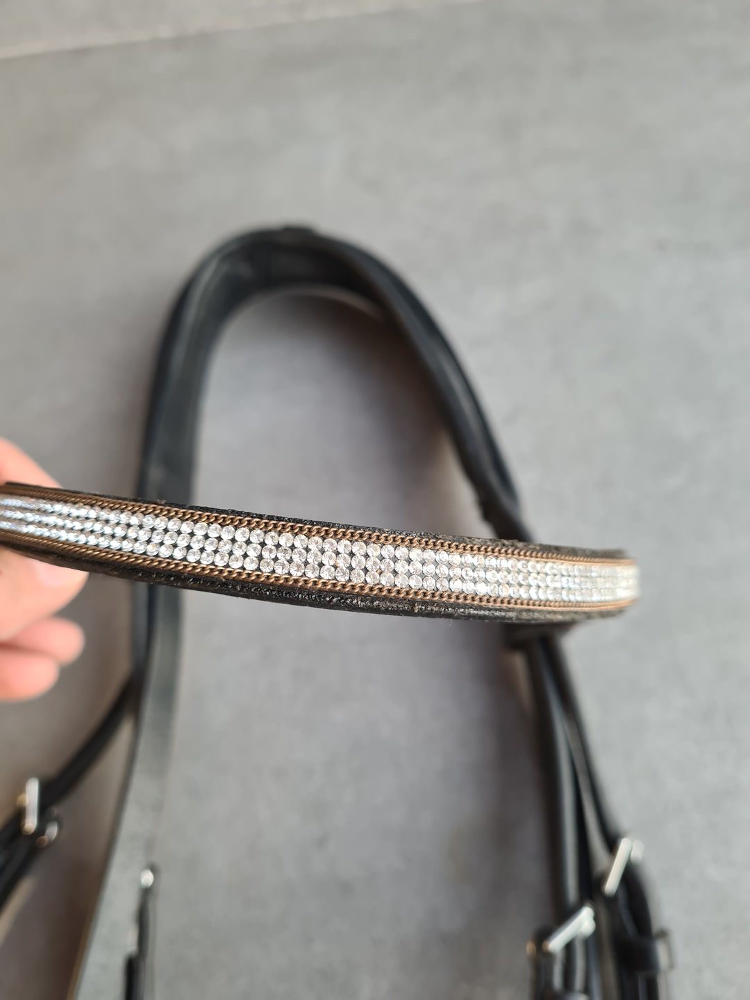 Bridon cuir noir et strass, média 3