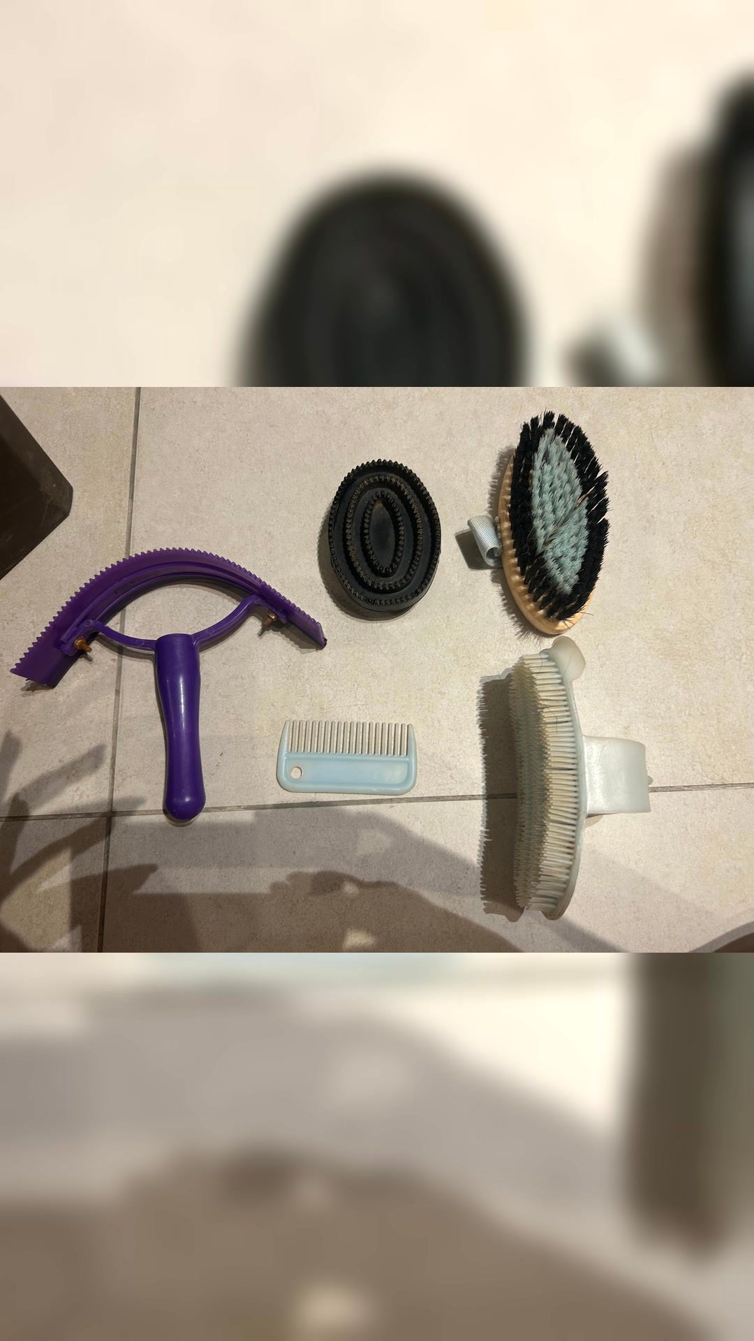 Caisse de pansage + Lot de brosses, média 3