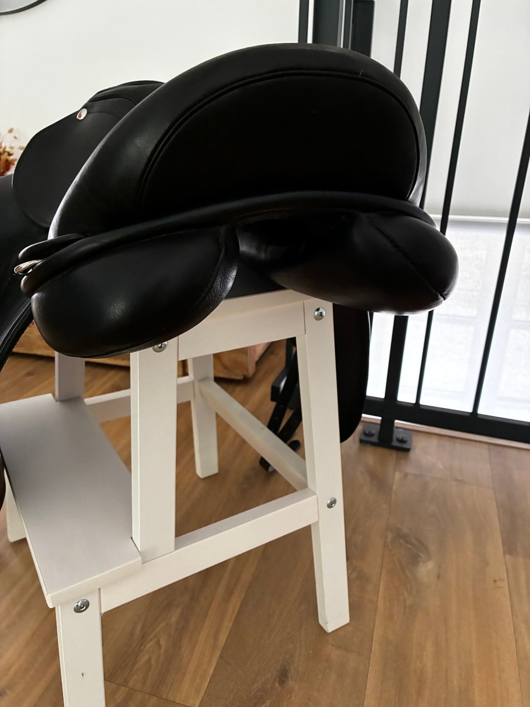 Selle ESTA Professionnal Dressage 17“, média 3