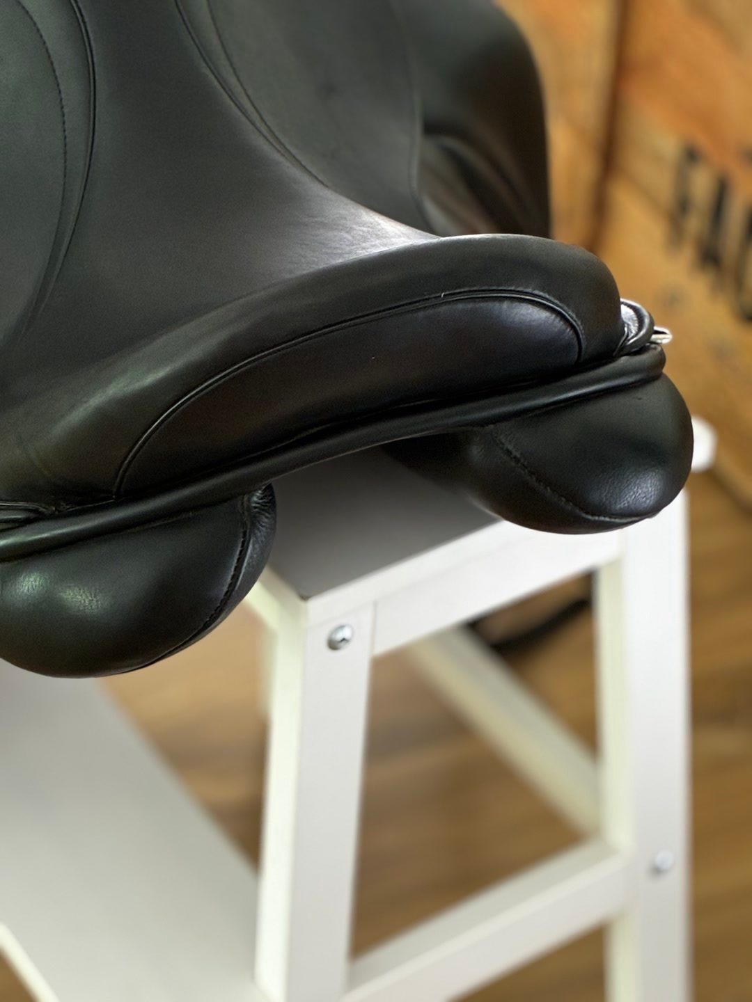 Selle ESTA Professionnal Dressage 17“, média 6