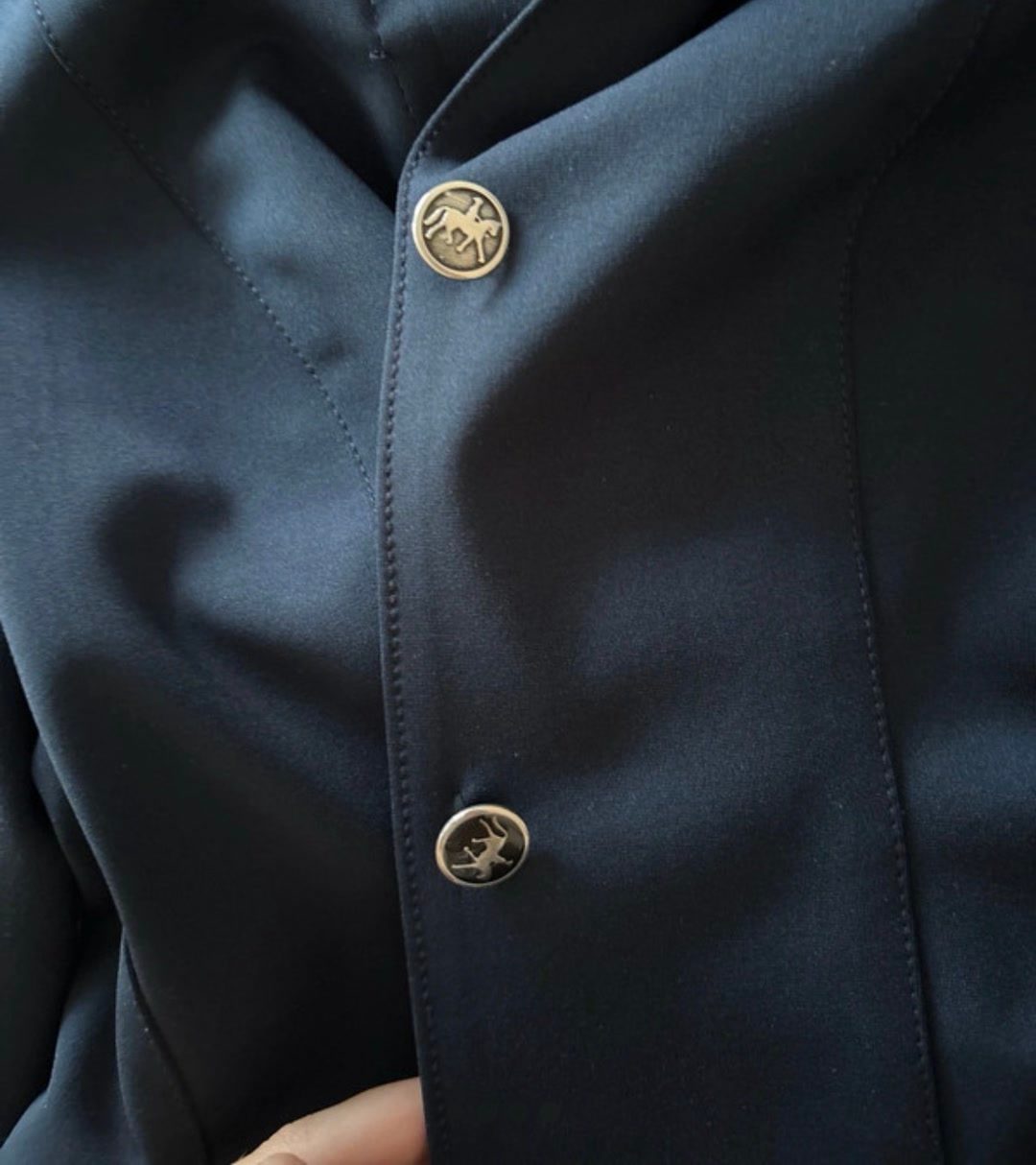 Veste de concour pikeur bleu marine avec col rouge, média 4
