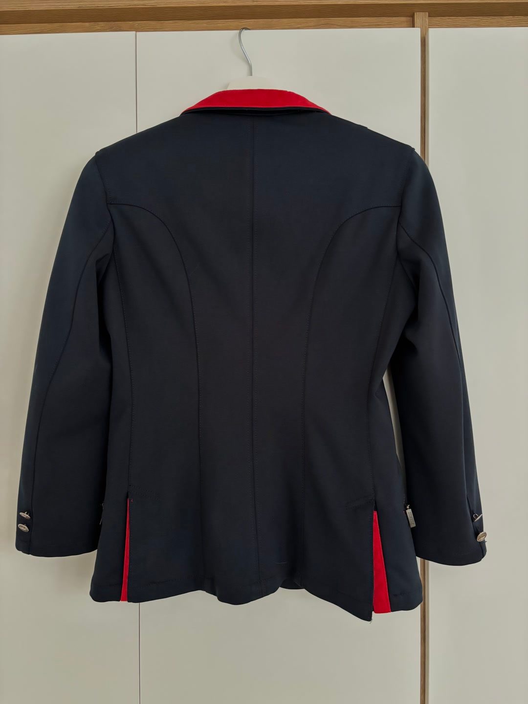 Veste de concour pikeur bleu marine avec col rouge, média 2
