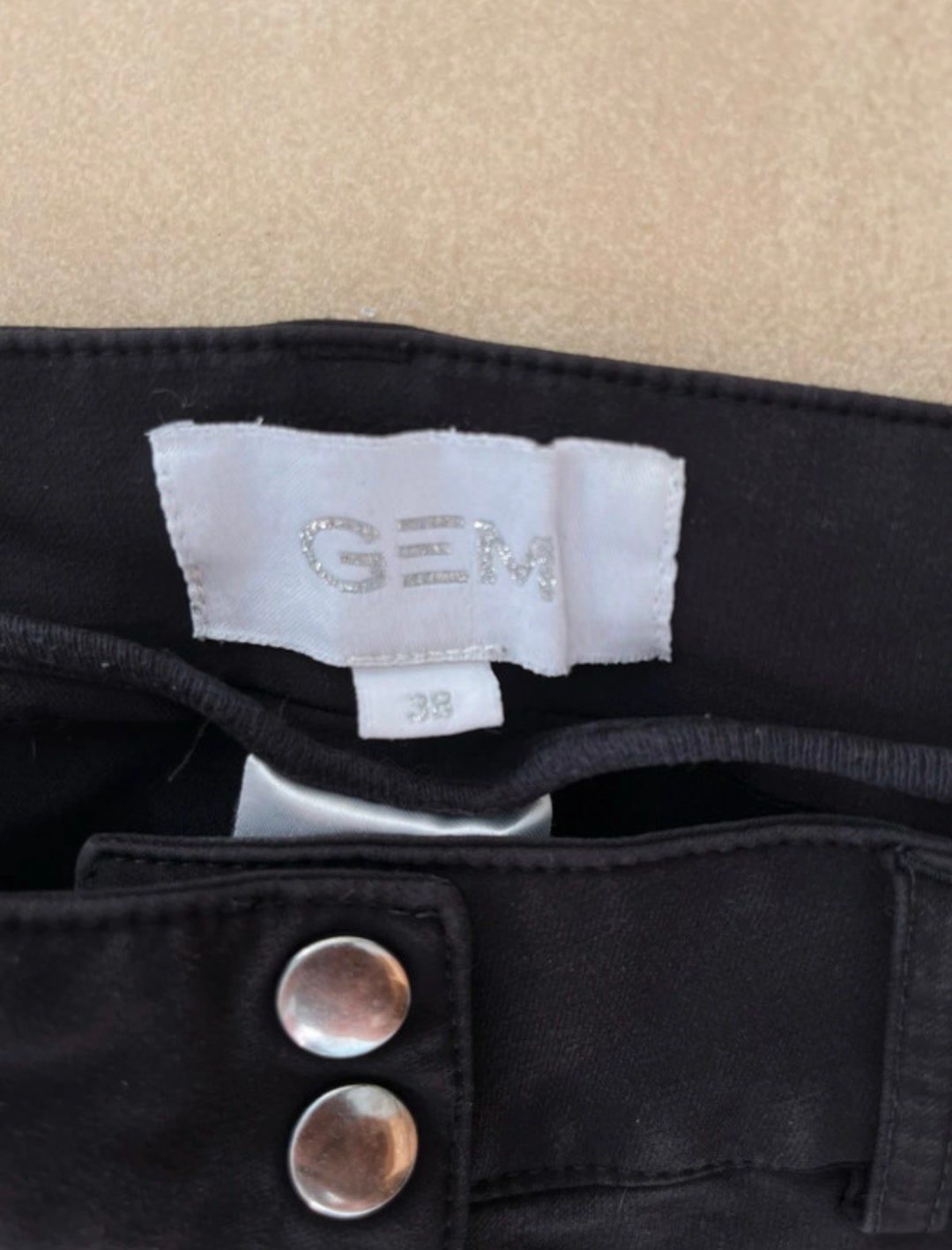 Pantalon Dark GEM, média 4