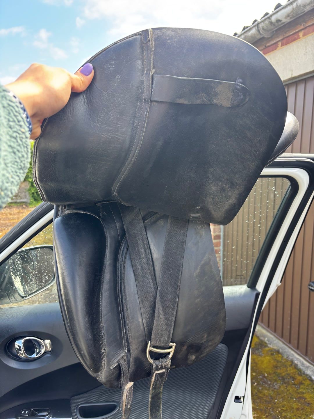 Selle de dressage en cuir noir de la marque Knight Rider (S&K Equestrian Products)., média 3