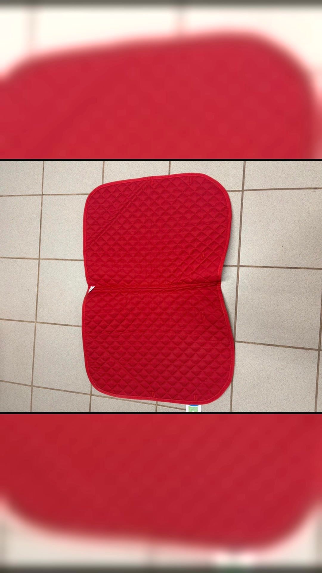 Tapis de selle rouge, média 2