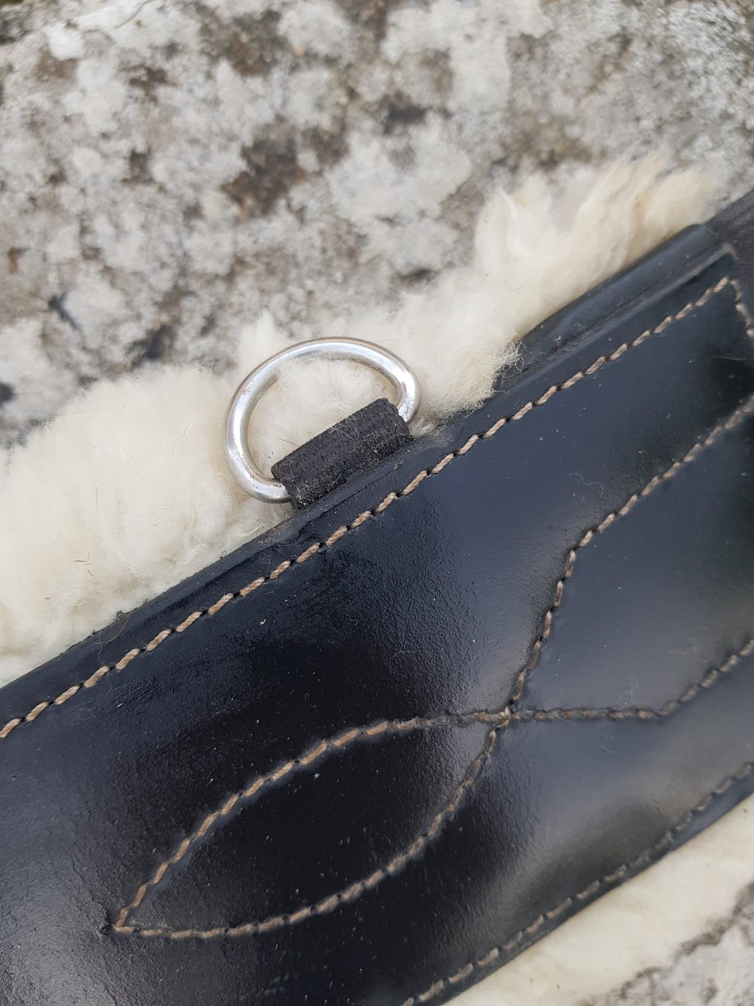 Sangle bavette cuir noir t. 125 cm, média 6